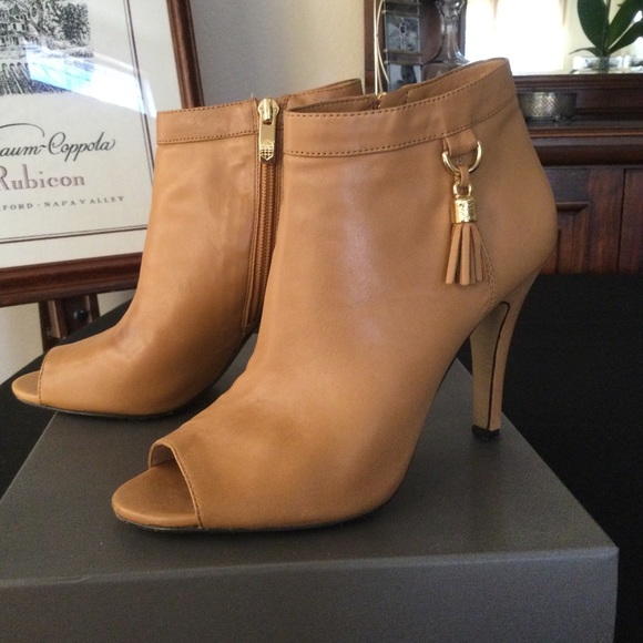 Vince Camuto, Kevin bootie - Picture 1 of 5